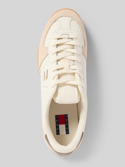 Produktfoto, Low Top Sneaker mit echtem Rindsleder von Tommy Jeans in Two-Tone-Optik und Velours, runde Schuhspitze, flache Absatzform, Label-Applikation, Schnürung