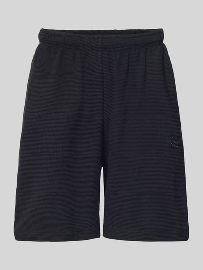 Produktfoto, Regular Fit Shorts mit elastischem Bund von KARL KANI aus reiner Baumwolle, Strukturmuster, schwarz, elastischer Bund, Vorderansicht.