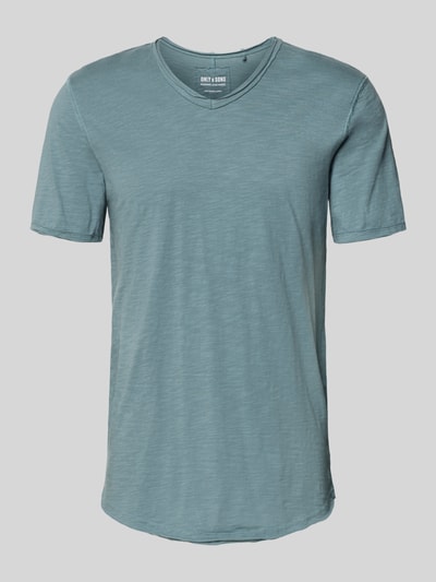 Produktfoto, Regular Fit T-Shirt aus reiner Baumwolle Modell 'BENNE LONGY' von Only & Sons in Optik: Unifarben, V-Ausschnitt, Kurzarm, Rollsaum, glatte Textur