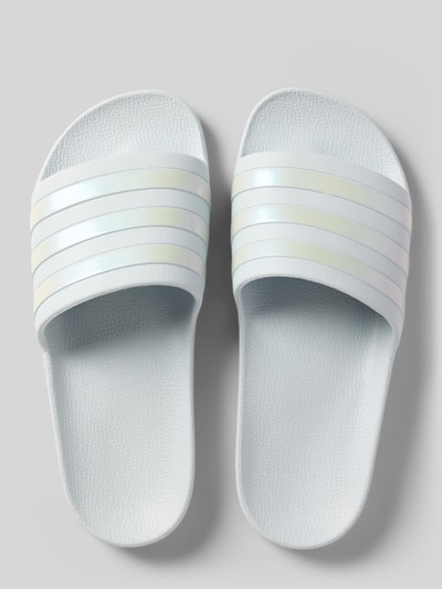 Produktfoto, Badeschuhe mit Label-Prägung Modell 'ADILETTE AQUA' von adidas Sportswear in Unifarbe mit Signature-Streifen, strukturierte Sohle, flache Absatzform, Peep Toe, Schlupfverschluss.