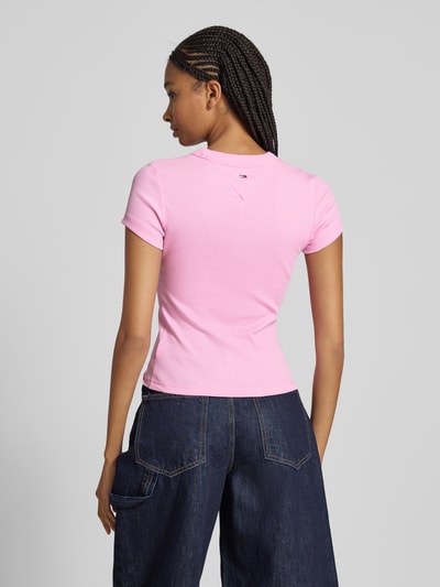 Tommy Jeans T-shirt o kroju slim fit z prążkowaniem Mocnoróżowy 5