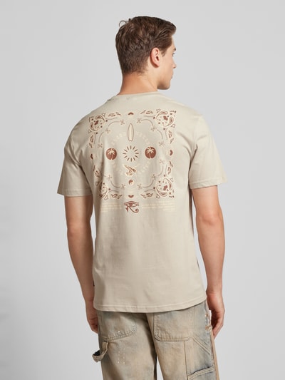 Only & Sons Slim Fit T-Shirt mit Motiv-Print Modell 'BASIC' Beige 5