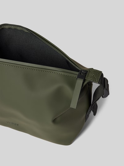 RAINS Tasche mit Reißverschluss Modell 'Hilo' Oliv 3