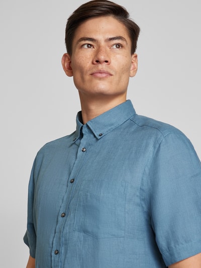 Christian Berg Men Koszula lniana o kroju regular fit z kołnierzykiem typu button down Metaliczny turkusowy 3