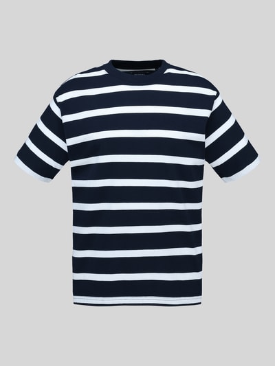 Produktfoto, T-Shirt mit geripptem Rundhalsausschnitt von MCNEAL, Regular Fit, dunkelblau mit weißen Streifen, Rückenlänge 74 cm, Herrengröße L.