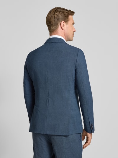 Männermodel trägt Sakko aus Schurwolle-Mix mit Reverskragen Modell 'Carver' von CG – CLUB of GENTS in Blau, Ganzkörperansicht Rückansicht. Regular Fit, feine Struktur, Knopfverschluss, Label-Detail, klassische Passform.