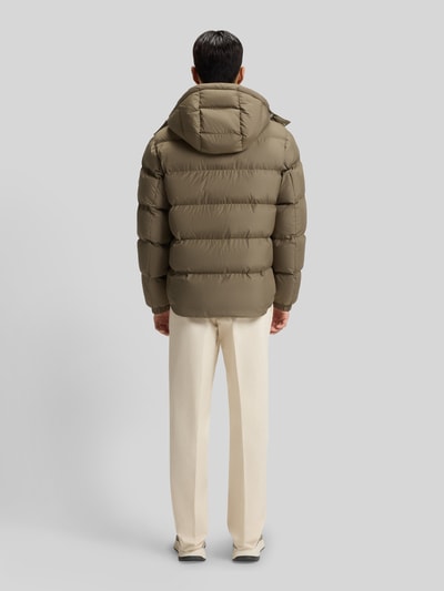 BOSS Regular Fit Steppjacke mit Stehkragen mit Druckknöpfen Schlamm 5