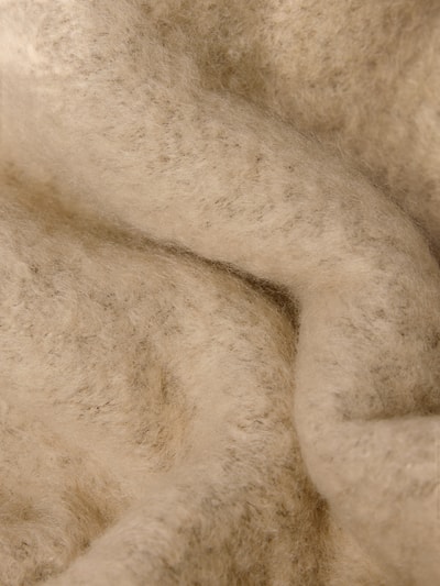 Kurt Beines Schal in dreieckiger Form Offwhite 2