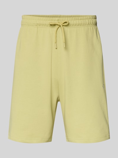 Produktfoto, Sweatshorts mit Logo-Stitching von The North Face z bawełny, krój relaxed fit, elastyczny pas z trokiem, szerokość w rozmiarze M: 40 cm, długość wewnętrzna nogawki w rozmiarze M: 18 cm, jasny żółty kolor, gładka faktura