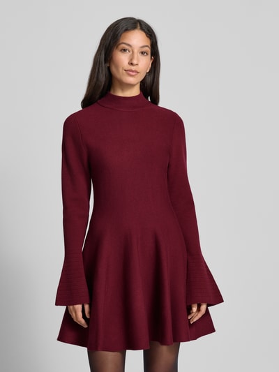 Apricot Strickkleid aus Viskose-Mix mit Stehkragen Bordeaux 4