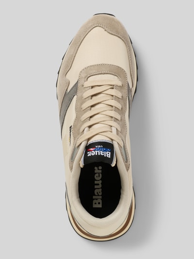 Produktfoto, Sneaker mit Schnürverschluss Modell 'RYDER' von Blauer USA, Material-Mix in Beige und Grau, abgerundete Spitze, strukturierte Sohle, Label-Detail, Absatzhöhe 4 cm, Schafthöhe 10 cm, Schaftweite 8 cm.