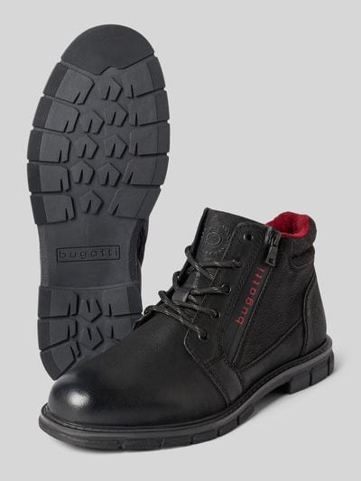 Produktfoto, Boots aus Leder-Textil-Mix mit Reißverschluss Modell 'Mate' von bugatti, schwarze Farbe, profilierte Sohle, Schnürung, Label-Detail