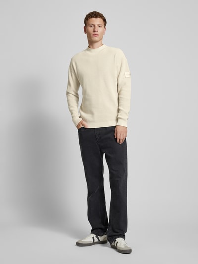 Calvin Klein Jeans Sweter z dzianiny o kroju relaxed fit z naszywką z logo Szarobrązowy 1