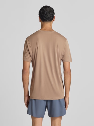 adidas Training t-shirt sport w kroju regular fit z nadrukiem z logo model 'Run Ess Tee M' Khaki 5