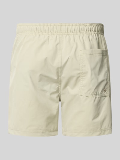 Produktfoto, cremefarbene Herren Badehose mit Label-Stitching Modell 'MAUI' von Jack & Jones, Regular-Fit, elastischer Bund, Tunnelzug, Einstecktasche hinten, glatte Struktur, schlichte Optik.