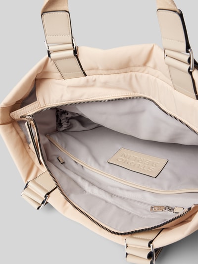 STUDIO BERLIN Handtasche mit Label-Badge Modell 'PRENZLAU' Beige 5