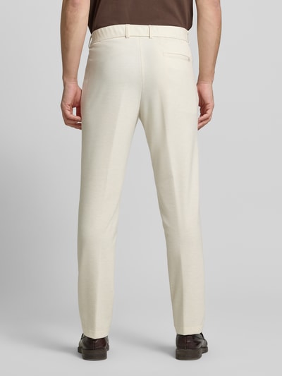 Männermodel trägt Slim Fit Anzughose mit Viskose-Anteil Modell 'P-GENIUS-JCWWGPK261F' von BOSS, melierte Optik, Ganzkörperansicht Rückansicht.