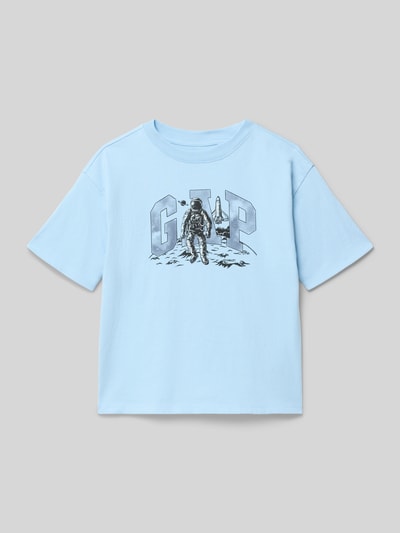 Produktfoto, hellblaues T-Shirt mit Motiv- und Logo-Print von GAP aus reiner Baumwolle, Straight Fit, gerippter Rundhalsausschnitt, kindgerecht