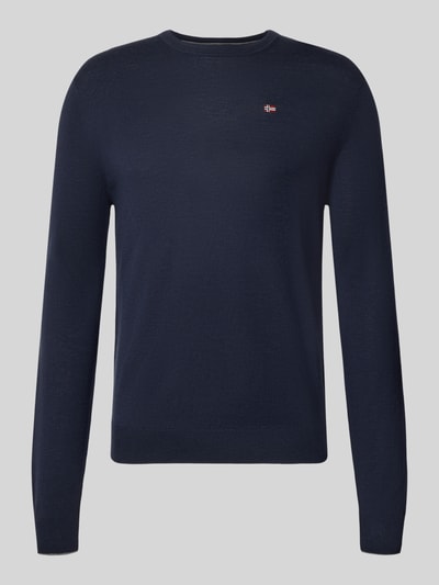 Produktfoto, dunkelblauer Slim Fit Strickpullover aus reiner Wolle Modell 'DAMAVAND' von Napapijri mit Label-Detail, elastische Abschlüsse, glatte Textur