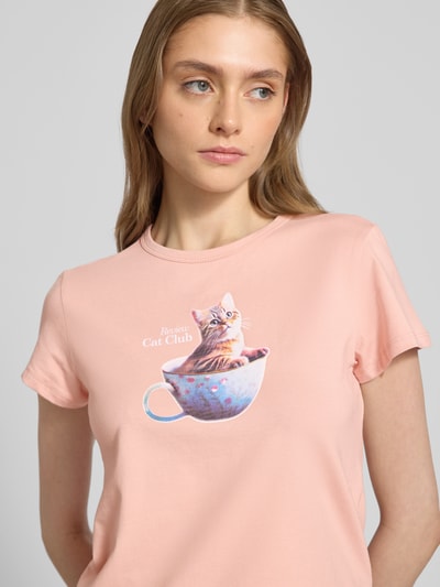 Review T-shirt z nadrukiem z motywem i logo Brudnoróżowy 3