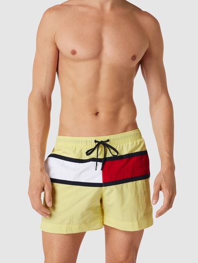 Tommy Hilfiger Regular Fit Badehose mit Colour-Blocking-Design Hellgelb 1