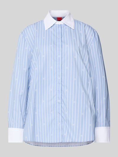 Produktfoto, Regular Fit Langarmbluse aus reiner Baumwolle Modell 'ERSENNY' von HUGO, blau-weiß gestreift mit Hemdkragen, glatte Textur