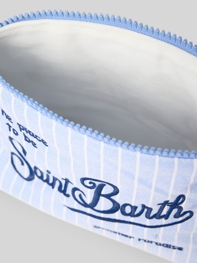 Produktfoto, Tasche mit Logo-Stitching Modell 'Aline' von MC2 Saint Barth aus reiner Baumwolle in Blau mit Hauptfach und Reißverschluss, Maße: 19 cm Breite, 16 cm Länge, 8 cm Tiefe.