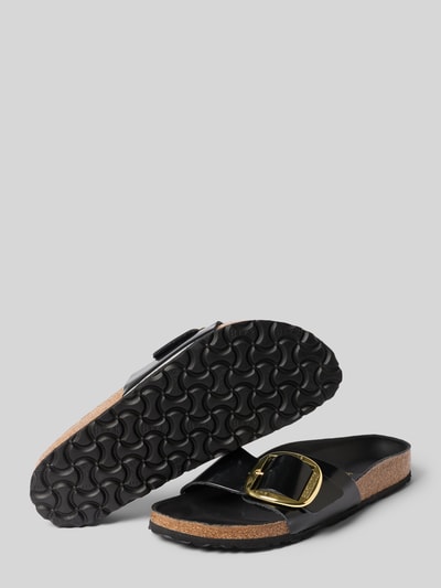 Produktfoto, Glänzende Sandalette Modell 'Madrid' von Birkenstock mit Abgerundet-Spitze, Riemen mit Dornschließe, Profilsohle, Absatzhöhe: 3 cm
