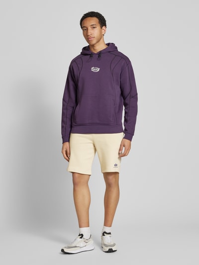 Alpha Industries Sweatshorts mit elastischem Bund und Tunnelzug Offwhite 1