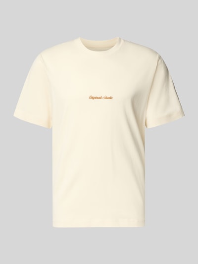 Produktfoto, cremefarbenes T-Shirt mit Label-Stitching Modell 'NORREBRO' von Jack & Jones, reine Baumwolle, Regular Fit, schlichte Textur.