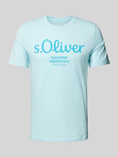 s.Oliver RED LABEL Regular Fit T-Shirt aus reiner Baumwolle mit großem Label Print Sky 1