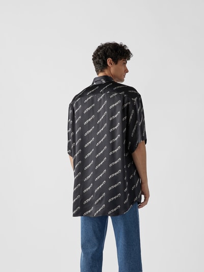VETEMENTS Oversized Freizeithemd mit Allover-Logo Schwarz 5