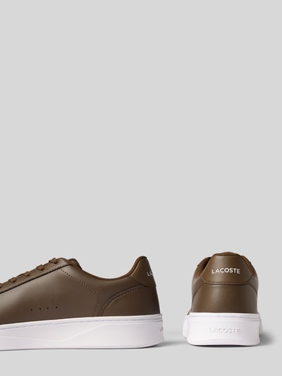 Produktfoto, Sneaker Logo-Prägung Modell 'Court Pro' von Lacoste in Braun mit glatter Oberfläche und weißer Sohle, Herren Sneaker von Lacoste