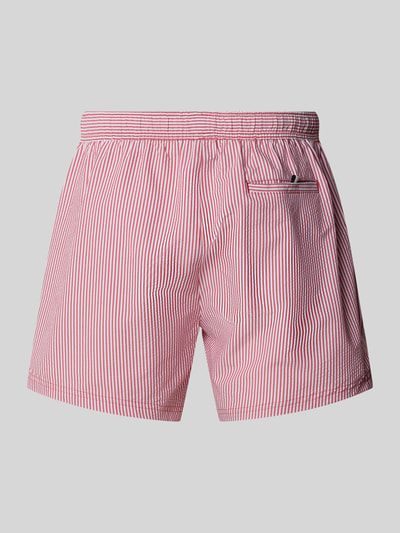Productfoto, Badeshorts met tunnelkoord model 'VELVETFISH' van BOSS, look: all-over motief, gestreept patroon, labelstitching, elastische boord, zij-steekzakken, achterzak, rood-wit, fijn textuur