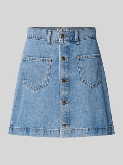 Produktfoto, schmaler Jeansrock aus reiner Baumwolle Modell 'AMAZING' von Only in hellem Denim mit Kontrastnähten, Knopfleiste und Eingrifftaschen