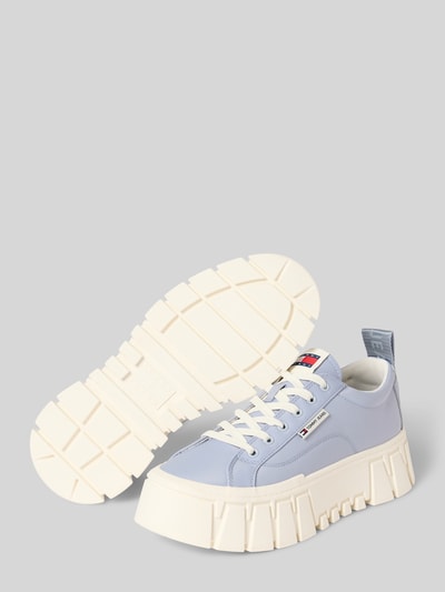 Produktfoto, Low Top Sneaker aus echtem Leder Modell 'FLATFORM CHUNKY SNEAK' von Tommy Jeans in Optik: Unifarben mit strukturierter Sohle, Glattleder, Schuhspitze: Rund, flache Absatzform, Label-Prägung, Schnürung, Materialverarbeitung: Glattleder, Material: echtes Rindsleder.
