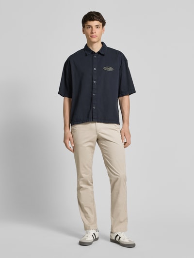 Calvin Klein Jeans Slim Fit Chino mit Eingrifftaschen Khaki 1