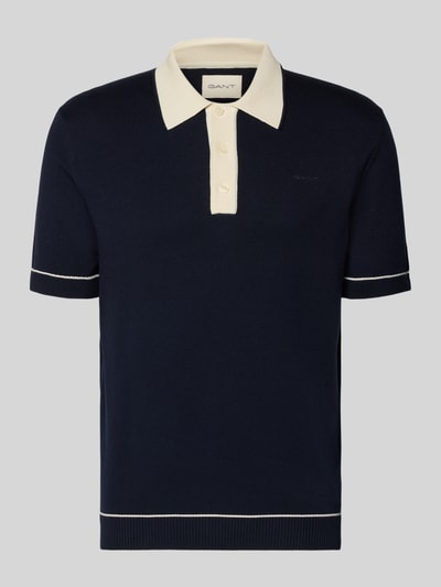 Produktfoto, Slim Fit Poloshirt mit Logo-Stitching von Gant in Dunkelblau mit cremefarbenem Polokragen, kurze Knopfleiste, Baumwoll-Modal-Mix.