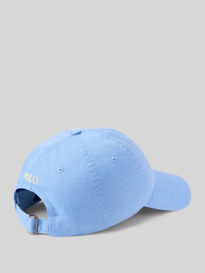 Produktfoto, Basecap aus reiner Baumwolle von Polo Ralph Lauren in Hellblau mit Logo-Detail, eingestickten Luftlöchern und verstellbarem Riegel.