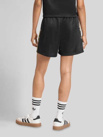 adidas Originals Szorty sportowe z kwiatową aplikacją Czarny 4