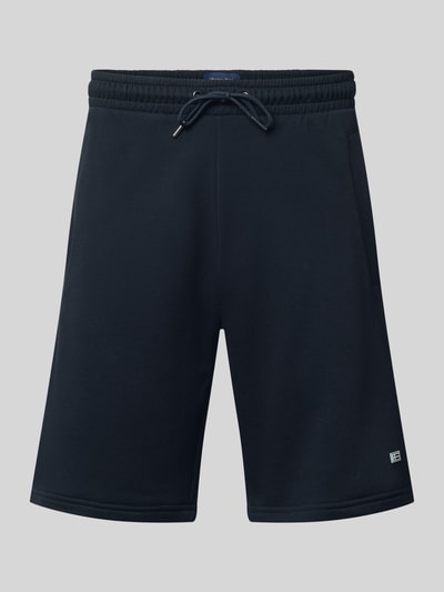 Produktfoto, Sweatshorts mit Eingrifftaschen von Christian Berg Men in Dunkelblau, Reine Baumwolle, Regular-Fit, Label-Detail, Bundweite 41 cm, Innenbeinlänge 22 cm