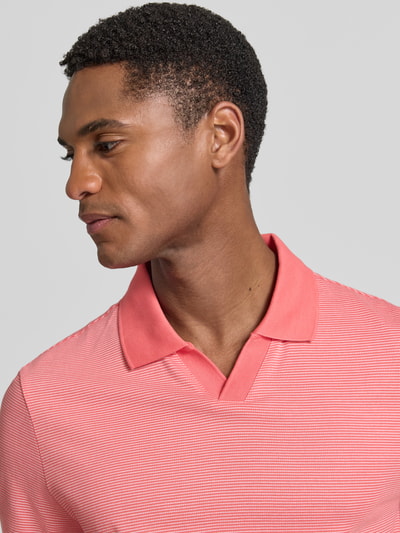 MAERZ Muenchen Regular Fit Poloshirt aus Baumwolle mit V-Ausschnitt Hellrot 3