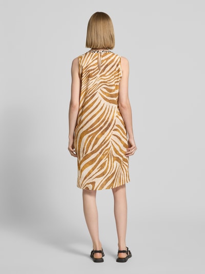 Emily Van den Bergh Knielanges Kleid mit rückseitigem Schlüsselloch-Ausschnitt Cognac 5