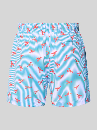 Produktfoto, Regular Fit Badeshorts mit Allover-Motiv-Print von MCNEAL, hellblau mit weißen Streifen, roten Krebs-Motiven, elastischer Bund mit Tunnelzug, Gesäßtasche
