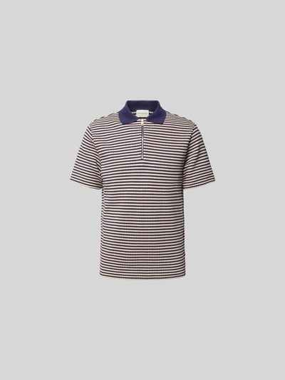 Produktfoto, Slim Fit Poloshirt in Strick-Optik von Closed aus reiner Baumwolle mit Polokragen, Reißverschluss, kurzärmelig, beige-blau gestreift