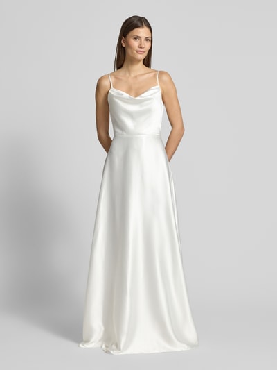 Frauenmodel trägt Abendkleid aus Satin mit Wasserfall-Ausschnitt von Luxuar, Maxikleid in A-Linie mit Spaghettiträgern, cremeweiß, Ganzkörperansicht von vorne.