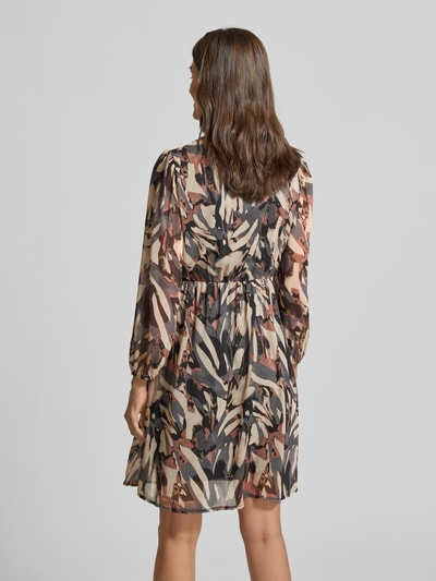 ZABAIONE Knielanges Kleid mit V-Ausschnitt Black 5