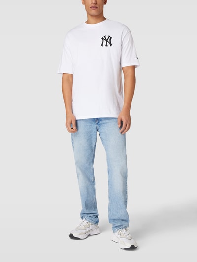 New Era T-Shirt mit floralem Stitching Weiss 1