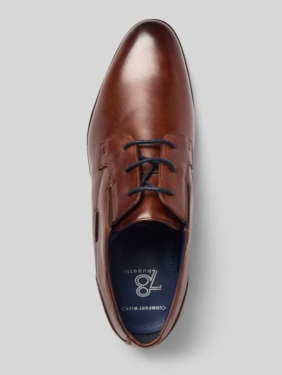 Produktfoto, buty sznurowane z naturalnej skóry model 'Gapo' od bugatti, brąz, gładka podeszwa, krój lekko szpiczasty, wysokość obcasa: 2 cm, wysokość cholewki: 7 cm, szerokość w rozmiarze 44: 11 cm