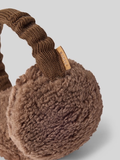 Produktfoto, Ohrenwärmer mit Teddyfell-Besatz Modell 'Browniez' von Barts in braun mit flauschiger Textur auf hellgrauem Hintergrund